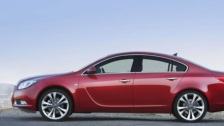 Side Pose Of 2009 Opel Insignia In Red